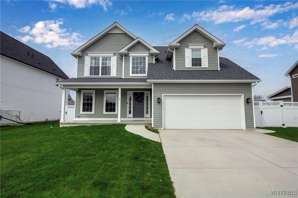 Attached, Exterior, Facade, American Craftsman