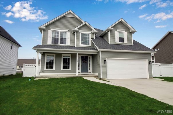 Attached, Exterior, Facade, American Craftsman