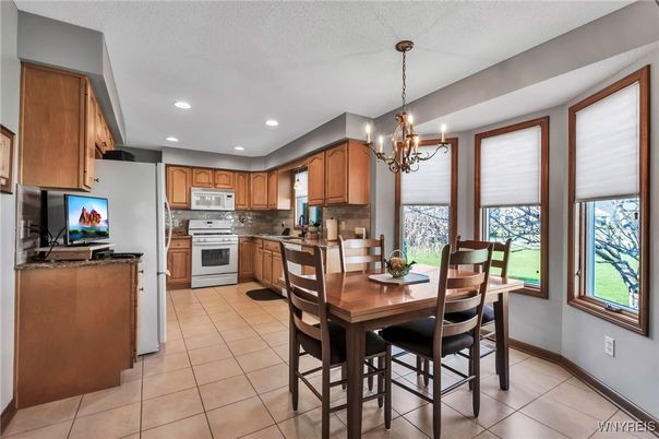 Chandelier, Dining room, Interior, Kitchen, Recessed Lighting, Stainless Steel Appliances