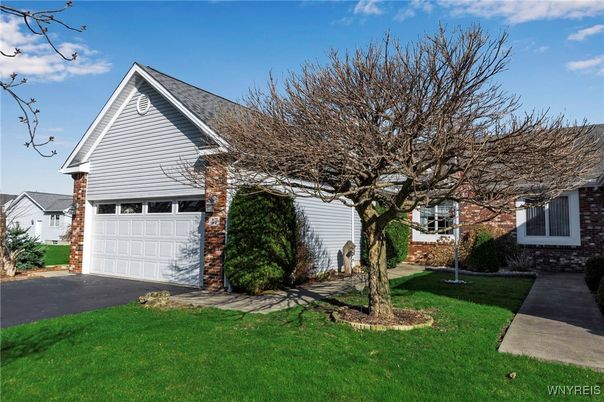 Attached, Exterior, Facade, Ranch