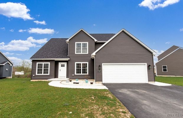 Attached, Exterior, Facade, Farmhouse