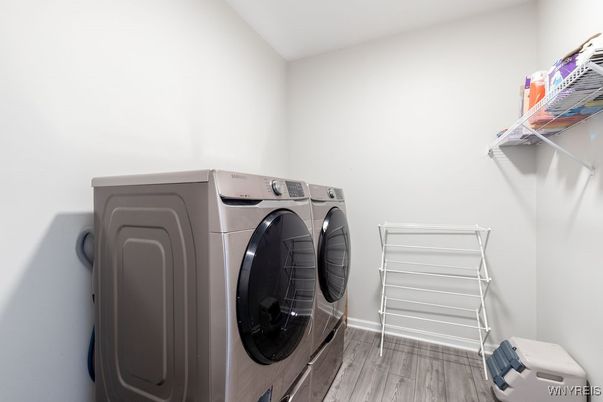 Interior, Washer, Wood Texture Flooring