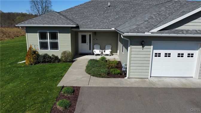 Attached, Exterior, Facade, Ranch