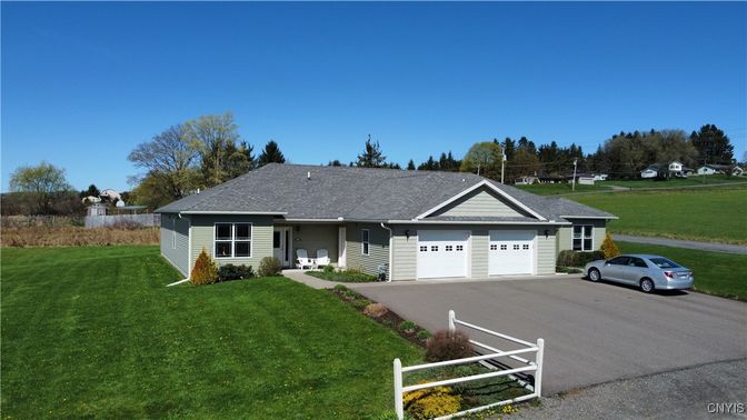 Attached, Exterior, Facade, Ranch