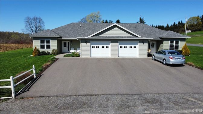 Attached, Exterior, Facade, Ranch