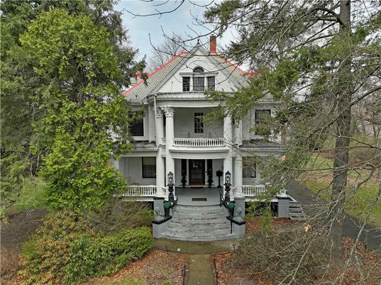 Exterior, Facade, Queen Anne Victorian