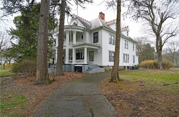 Backyard, Exterior, Facade, Queen Anne Victorian