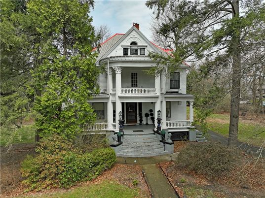 Backyard, Exterior, Facade, Queen Anne Victorian