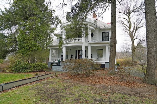 Backyard, Exterior, Facade, Queen Anne Victorian
