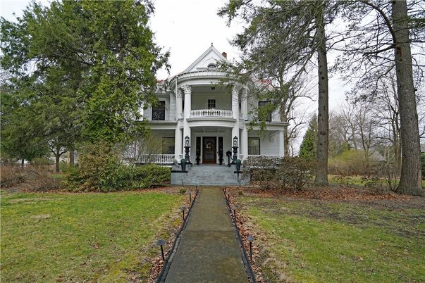 Backyard, Exterior, Facade, Queen Anne Victorian