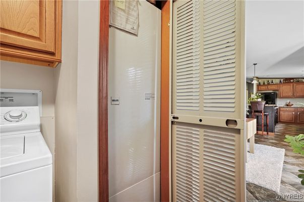 Interior, Utility Closets, Washer, Wood Texture Flooring