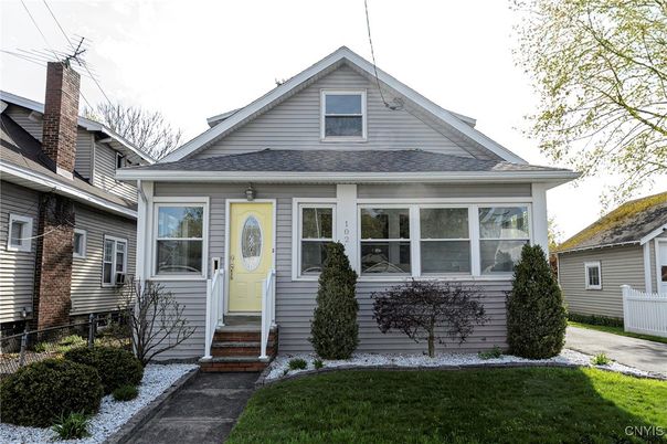 Exterior, Facade, Queen Anne Victorian