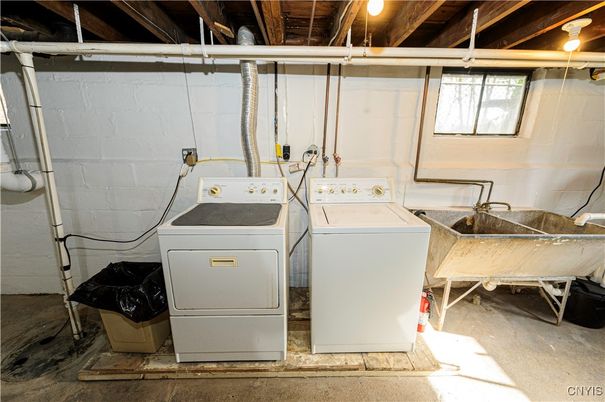 Interior, Utility Closets, Washer, Wooden Beams