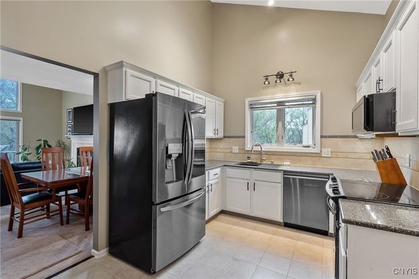 Dining room, Interior, Kitchen, Stainless Steel Appliances