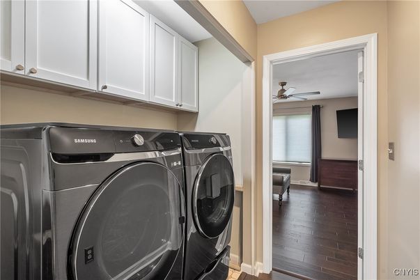Interior, Washer, Wood Texture Flooring