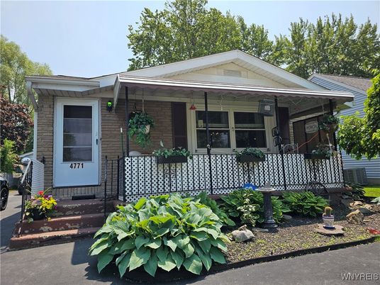 Exterior, Facade, American Craftsman