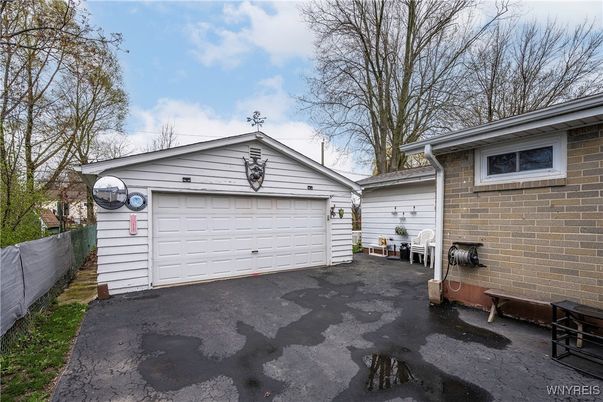 Detached Garage, Exterior