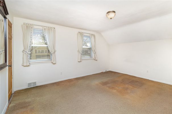 Empty room, Interior