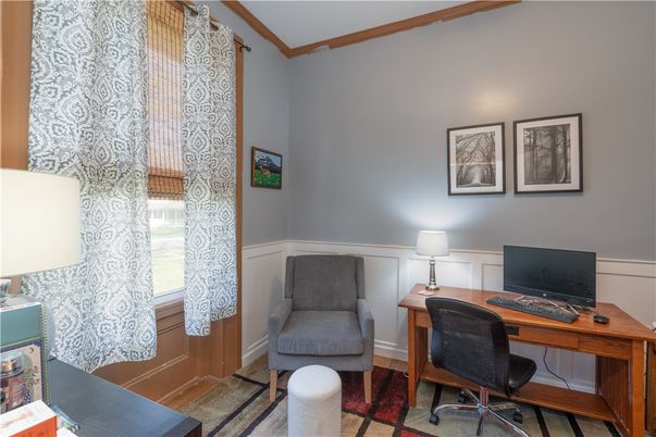 Home Office, Interior