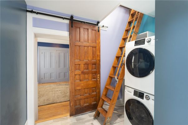 Interior, Utility Closets, Washer, Wood Texture Flooring
