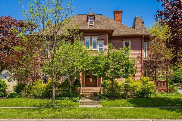 Exterior, Facade, Queen Anne Victorian