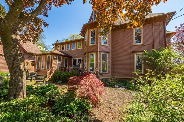 Exterior, Facade, Queen Anne Victorian