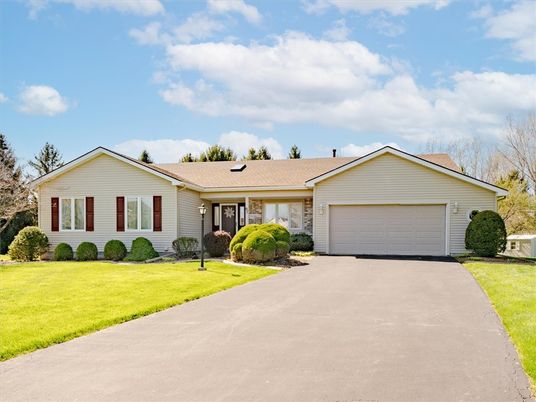 Attached, Exterior, Facade, Ranch