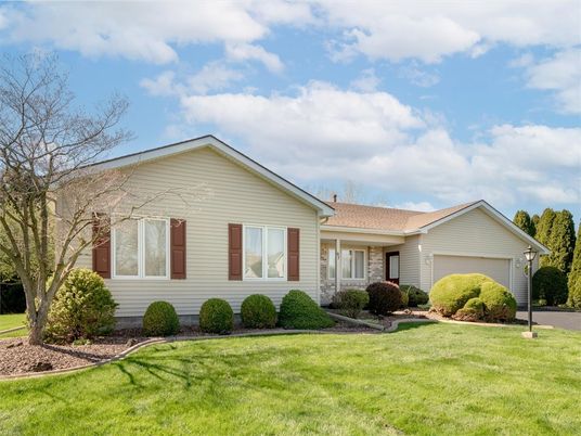Attached, Exterior, Facade, Ranch
