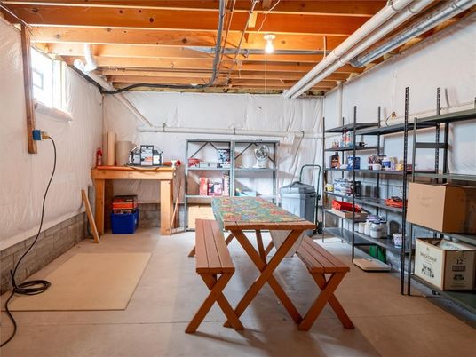 Garage, Interior, Wooden Beams