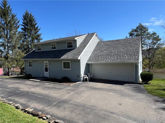 Attached, Exterior, Facade, Cape Cod