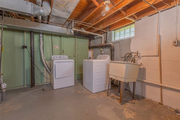 Interior, Washer, Wooden Beams