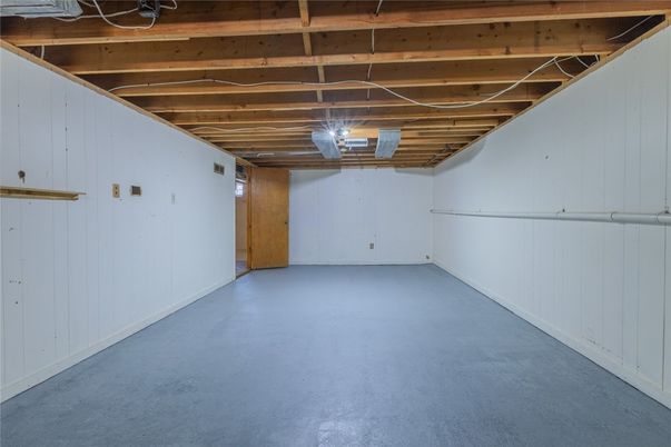 Empty room, Interior, Wooden Beams, Wooden Ceilings