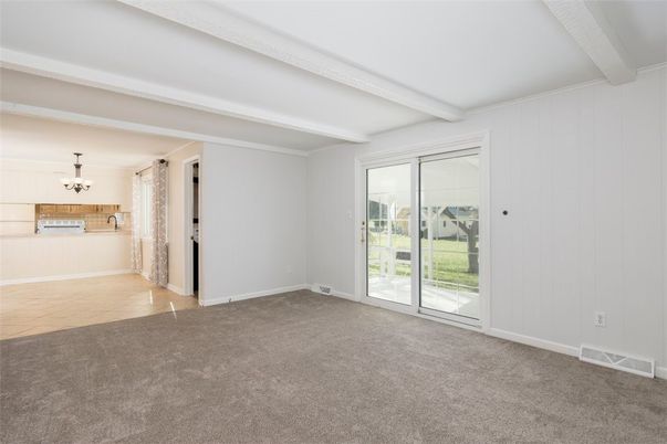 Empty room, Interior