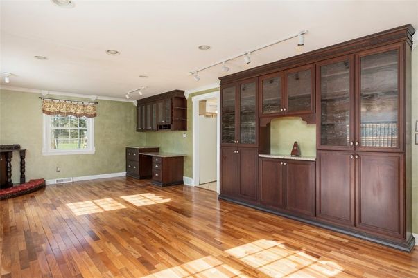 Interior, Recessed Lighting, Wood Texture Flooring