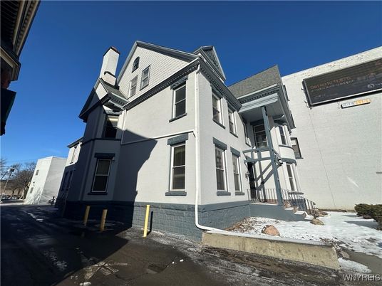 Exterior, Facade, Rowhouse