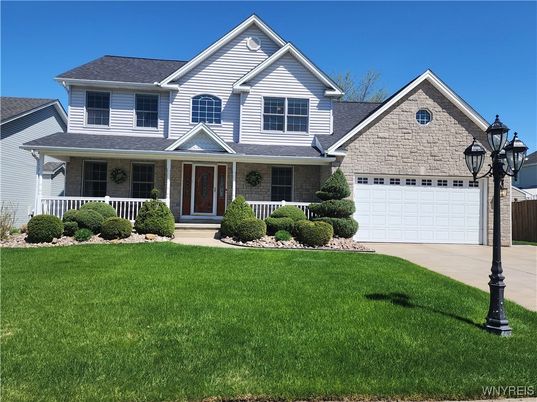 Attached, Exterior, Facade, Farmhouse