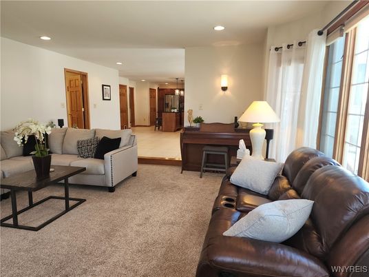 Interior, Living room, Pendant Lights, Piano, Recessed Lighting