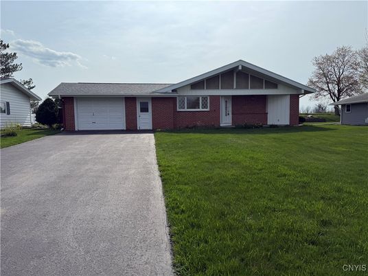 Attached, Exterior, Facade, Brick Facade, Ranch