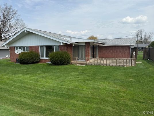 Backyard, Exterior, Facade, Brick Facade, Ranch