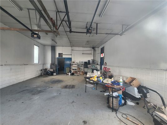 Garage, Interior