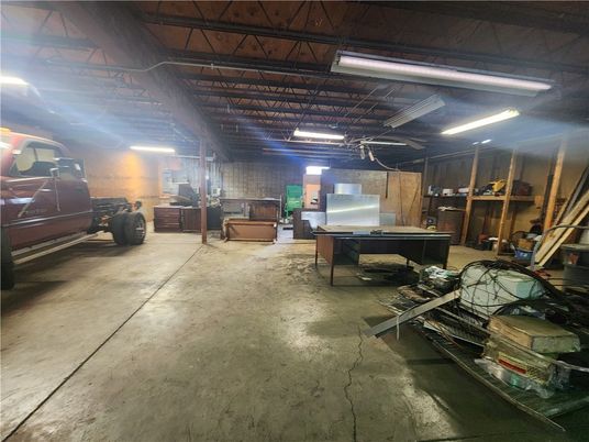 Game Room, Garage, Interior