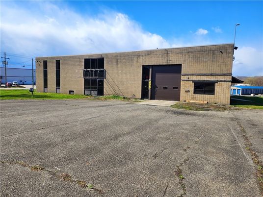 Attached, Exterior, Facade, Brick Facade, Modern