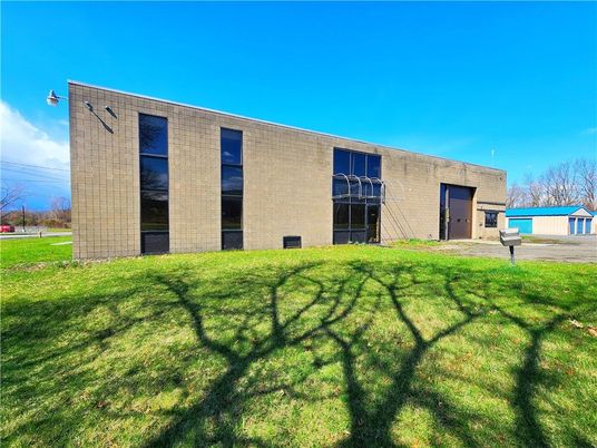 Backyard, Exterior, Facade, Modern