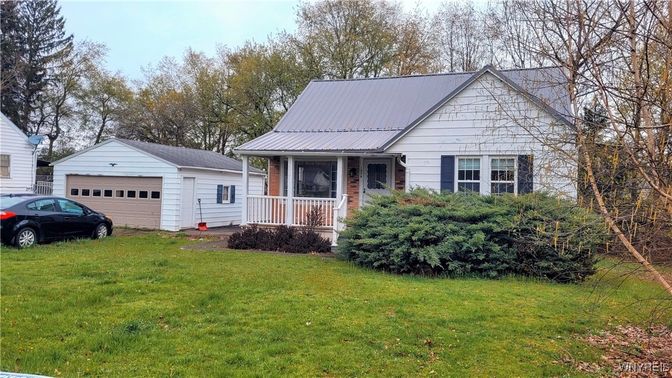 Attached, Exterior, Facade, Ranch