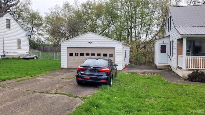 Detached Garage, Exterior