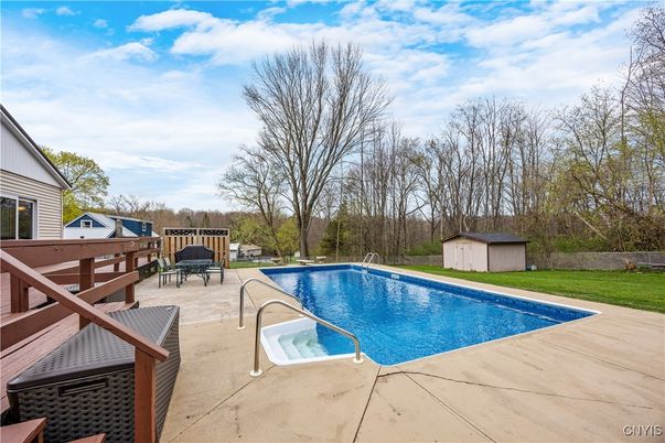 Exterior, Pool