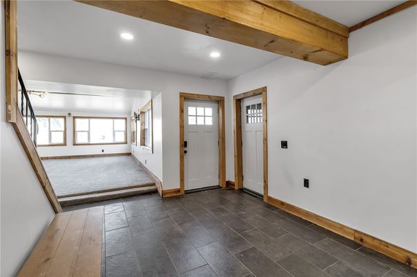 Empty room, Interior, Recessed Lighting, Wooden Beams