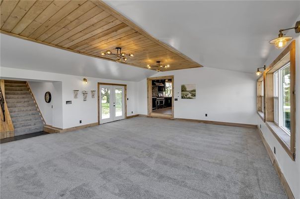 Empty room, Interior, Wooden Ceilings