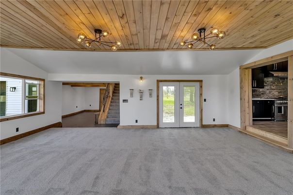 Empty room, Interior, Wooden Ceilings