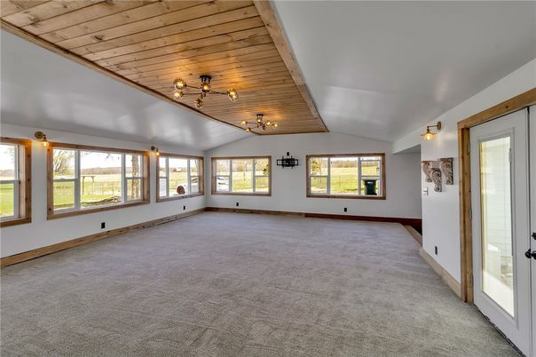 Empty room, Interior, Wooden Ceilings